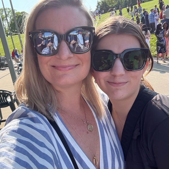 Meet your Posher, Kaitlin - Picture 8 of 8